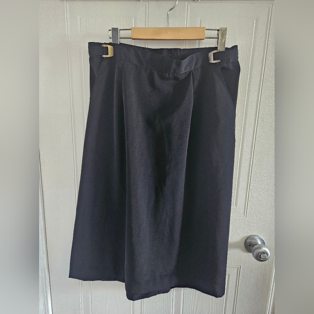 Swann Elegant Black A-Line Skirt Waist Size Shown